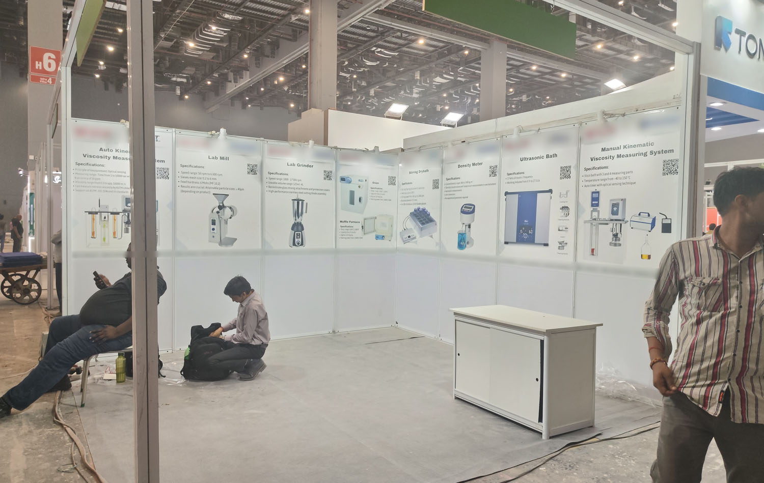Lab instruments exhibitor — L-shaped stall with spec panels, Hall 6 — Exhibition Prints