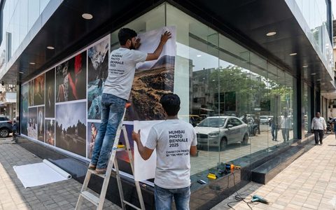 Vinyl-pasting-outdoor-installation